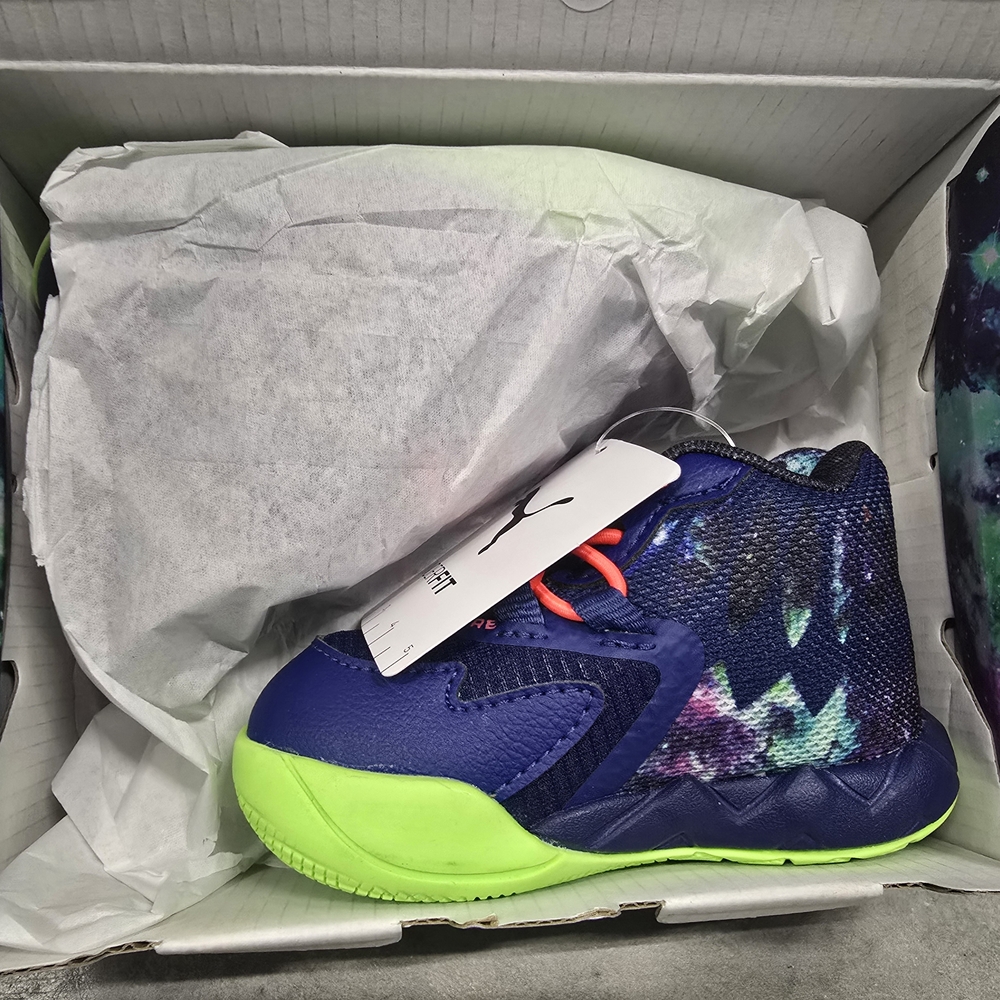 Puma Green and Blue Sneakers Vibrant Athletic Design - Picture 5 of 7